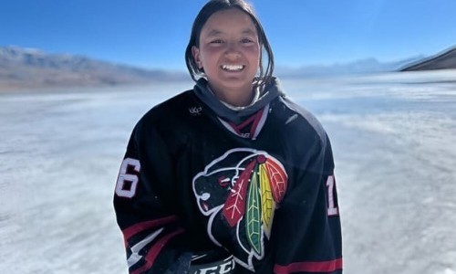 ARD: Ice hockey in the Himalayas - A player in the climate crisis