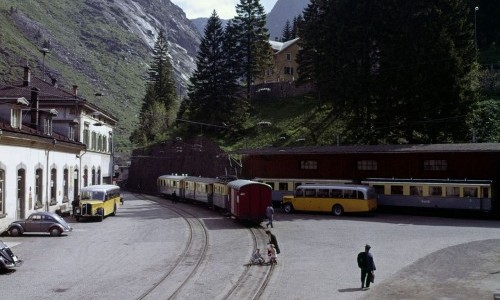 Erlebniszug San Gottardo und Tremola im Postauto